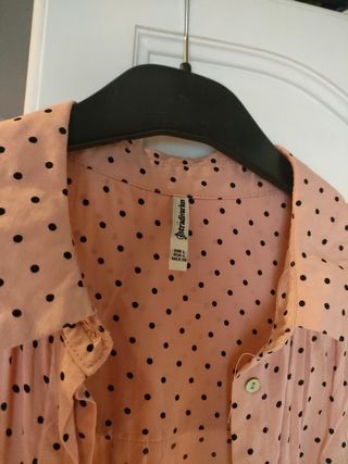 Blusa Stradivarius lunares rosa - L