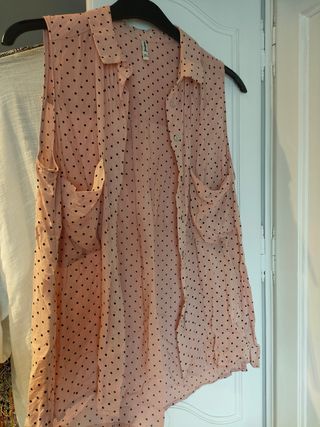 Blusa Stradivarius lunares rosa - L