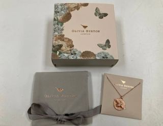 Collar Olivia Burton Abeja 3D