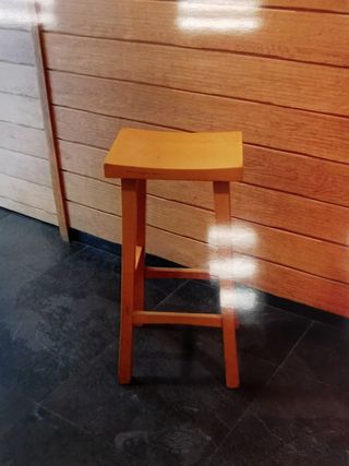 Taburete de madera