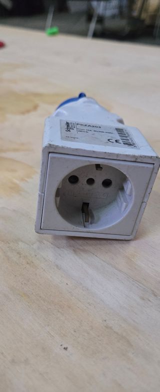 Adaptador Cetac a Schuko Schneider