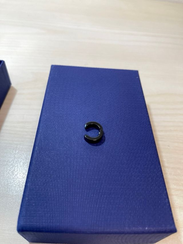 Orecchino finto clip nero