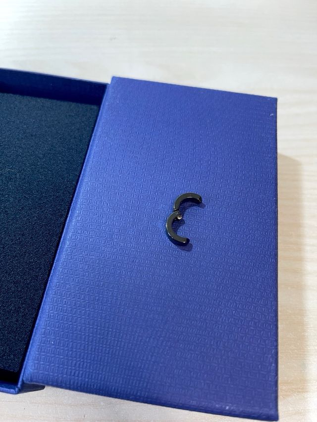 Orecchino finto clip nero