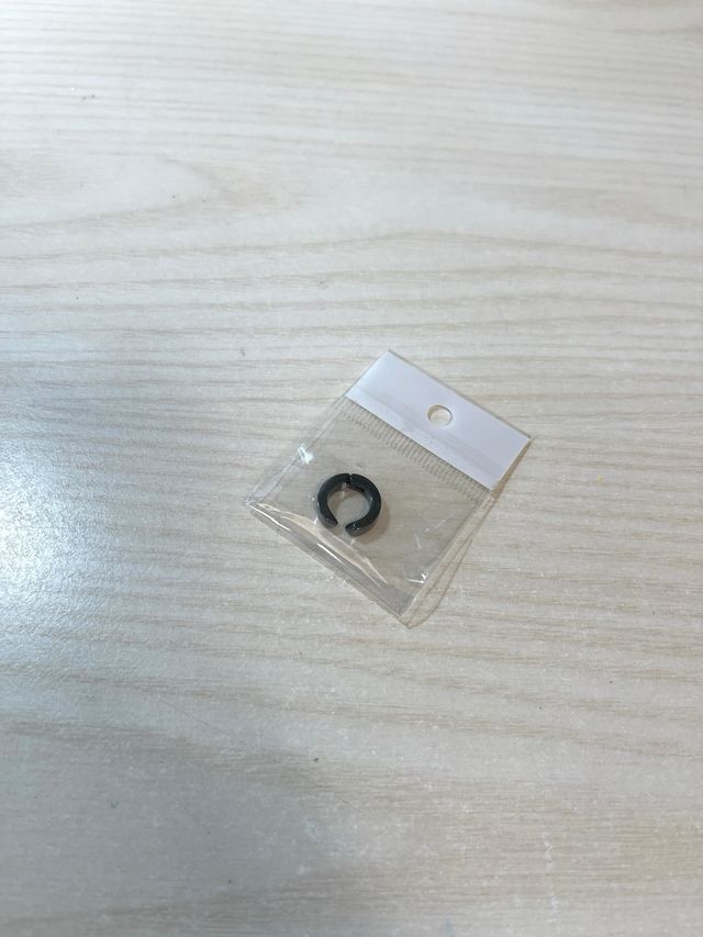 Orecchino finto clip nero