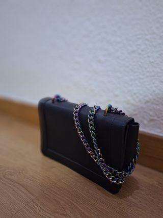 Bolso negro cadena multicolor