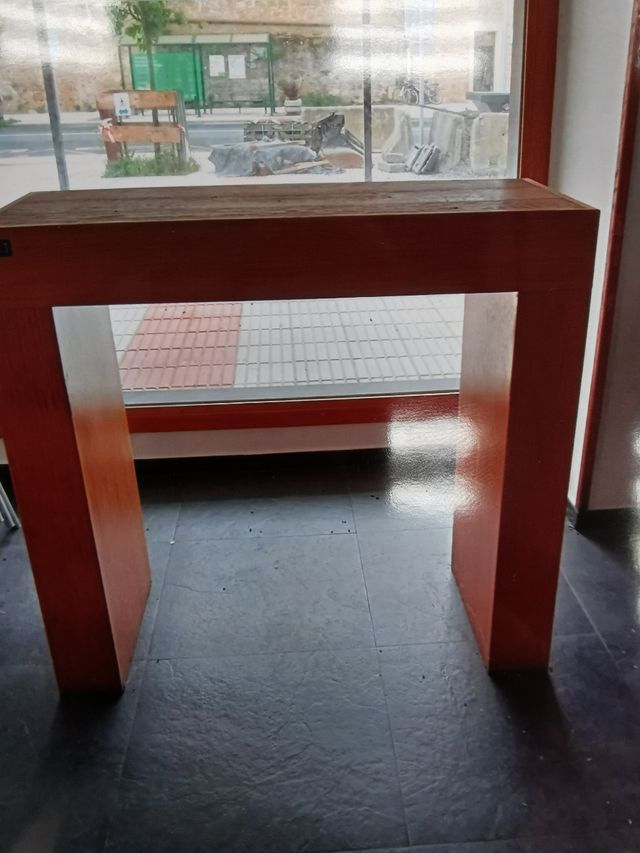 Mesa alta de madera