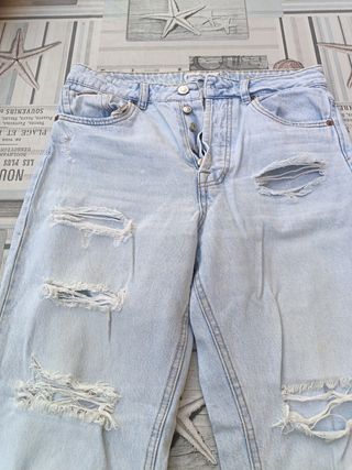 Vaqueros Stradivarius rotos L