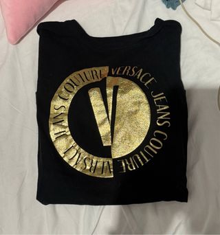 Camiseta Versace negra y dorada