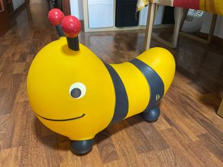 Saltador abeja infantil