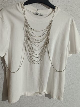 Top Zara blanco con cadena pedreria