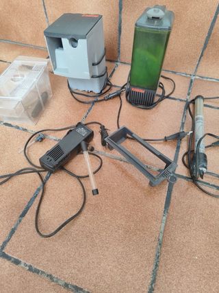 Accessori per acquari: ghiaia, piante e armadio