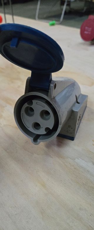 Base mural Legrand P17 - 32A