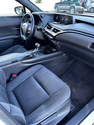 Lexus UX250 H 2022