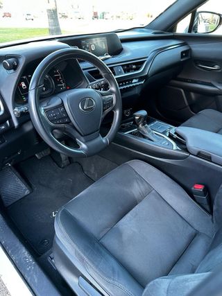 Lexus UX250 H 2022