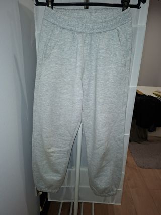 Pantalones deportivos grises