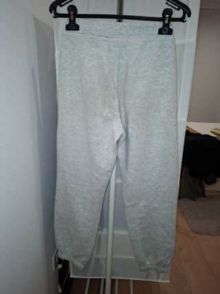 Pantalones deportivos grises
