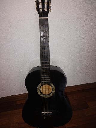 Guitarra clásica negra