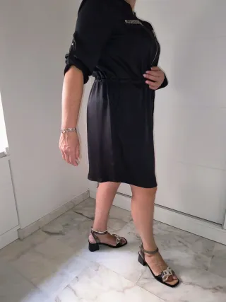 Vestido negro c/detalles plata