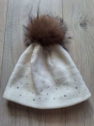 Gorro invierno blanco pompón marrón