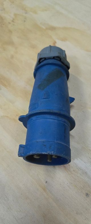 Cetac macho industrial mennekes 32A