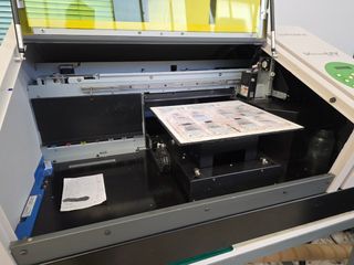 Impresora UV plana Roland VersaUV LEF-12