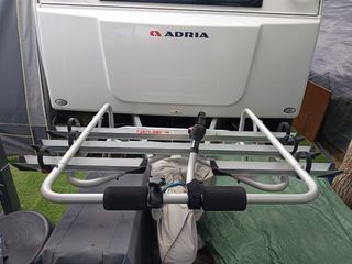 Portabicicletas caravana Fiamma para 3 bicicletas