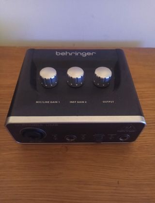 Interfaz audio Behringer U-Phoria UM2