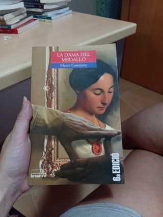 La dama del medalló
