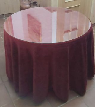 Mesa redonda con cubierta de cristal