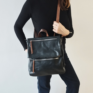 Mochila negra marrón convertible