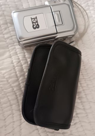 Cámara video vintage plateada. Mini