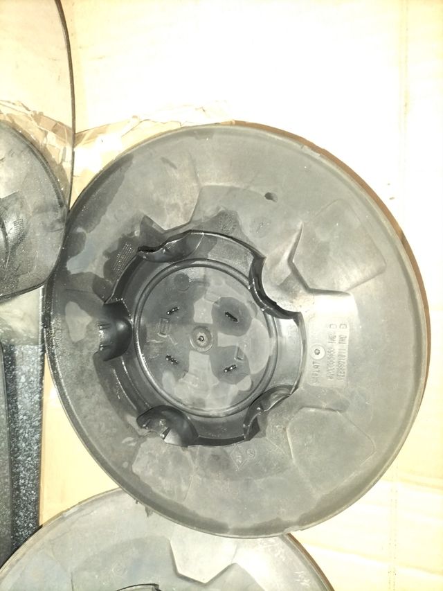 Tapacubos Renault Máster (2 unidades)