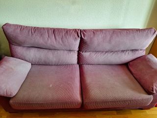 Sofá de dos-tres plazas de una pieza tono rojo