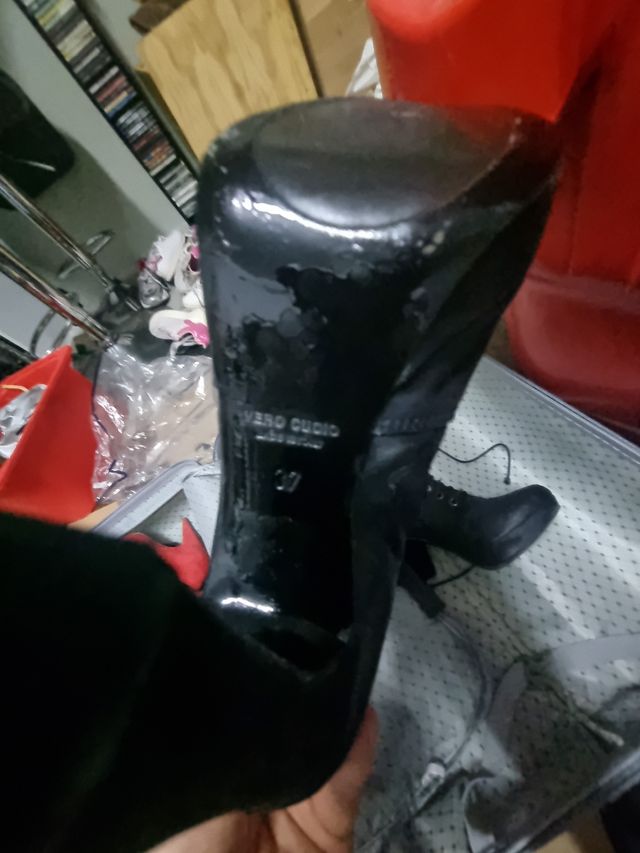 Botas pretas c/ atacadores tam. 37