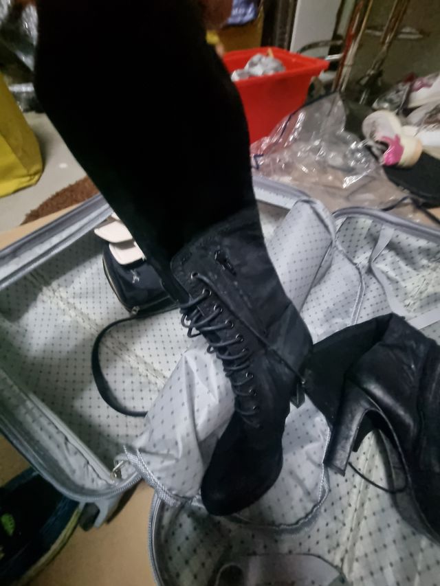 Botas pretas c/ atacadores tam. 37