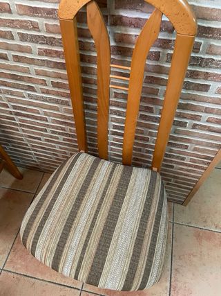 4 Sillas tapizadas