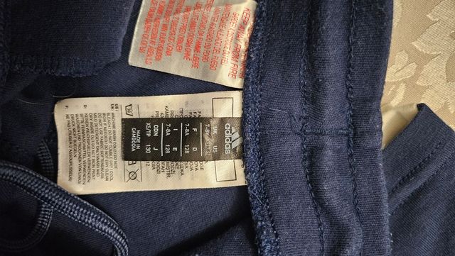 Conjunto Adidas niño - camiseta y shorts .