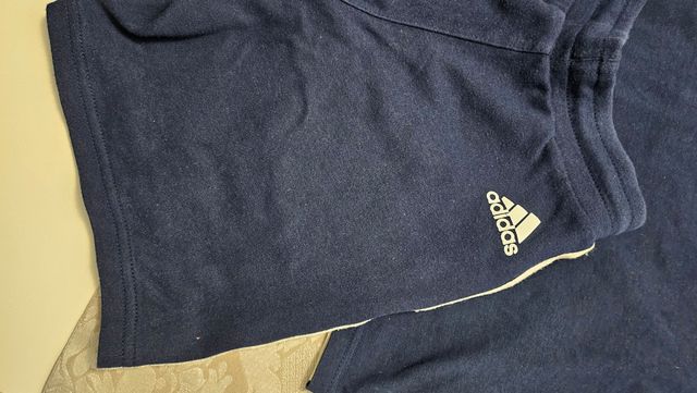 Conjunto Adidas niño - camiseta y shorts .