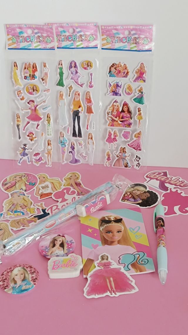 Pack Barbie: pegatinas, bolígrafo, gomas...