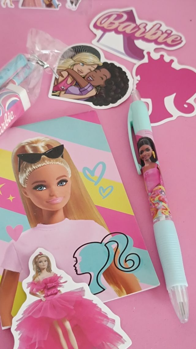 Pack Barbie: pegatinas, bolígrafo, gomas...