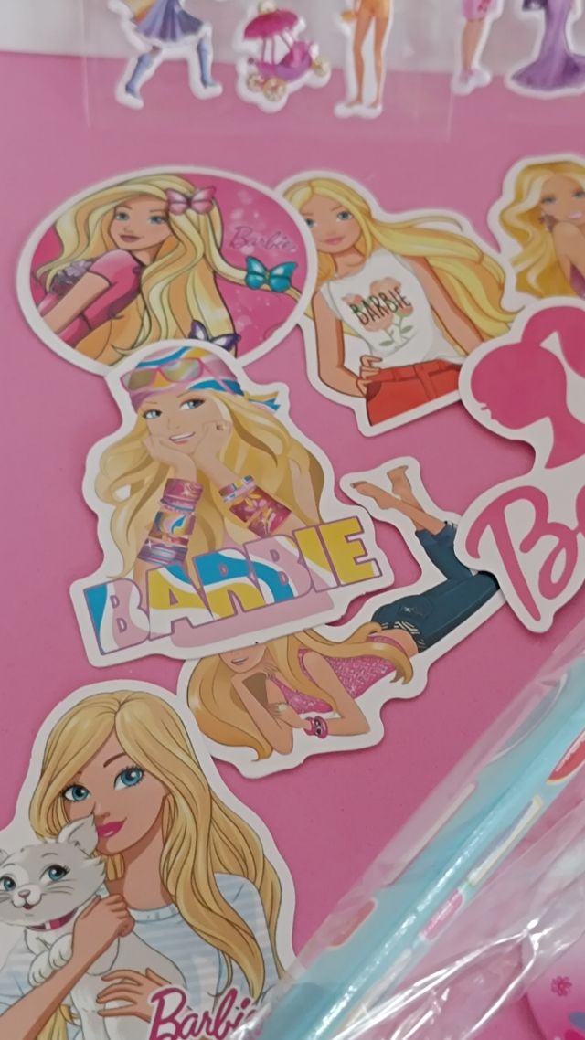 Pack Barbie: pegatinas, bolígrafo, gomas...
