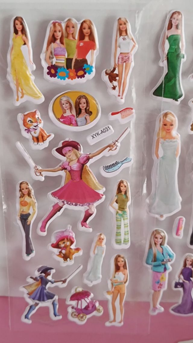 Pack Barbie: pegatinas, bolígrafo, gomas...