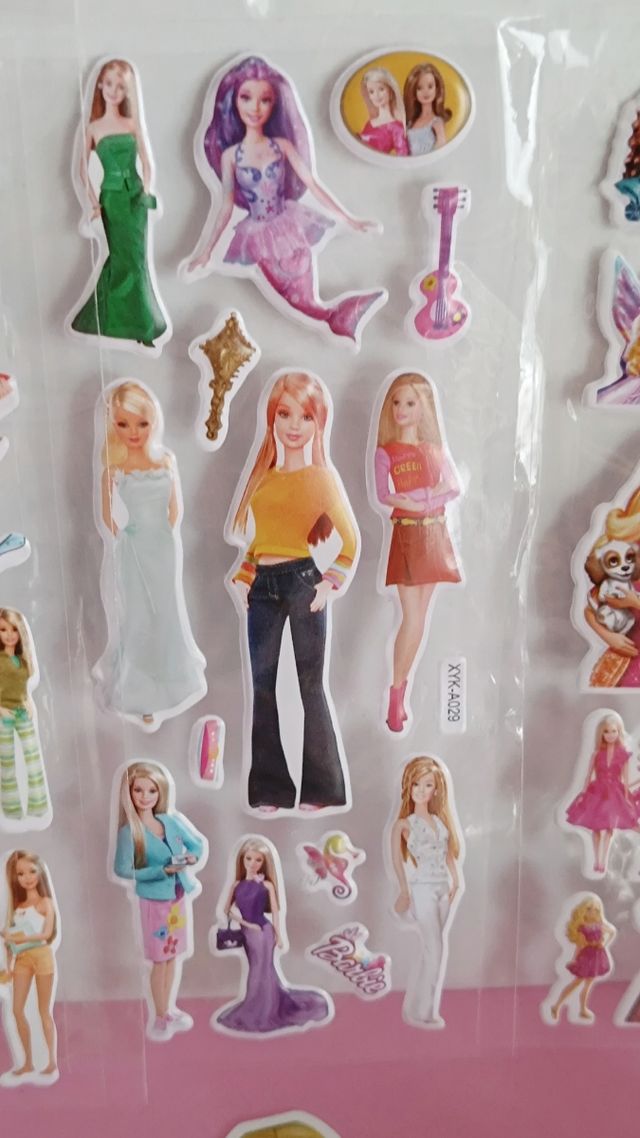Pack Barbie: pegatinas, bolígrafo, gomas...