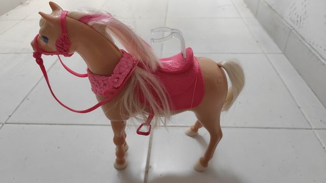 Pony Barbie con accesorios