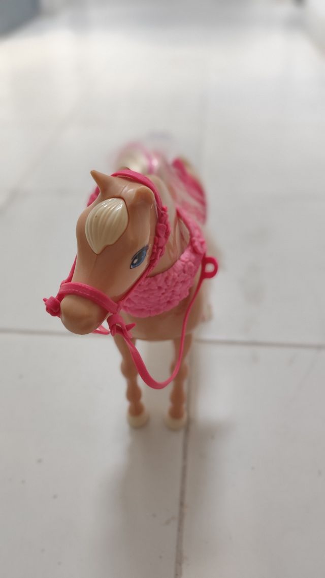 Pony Barbie con accesorios