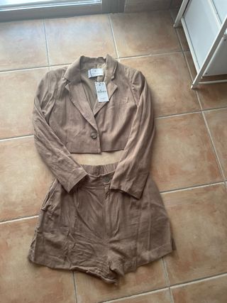 Conjunto Stradivarius beige