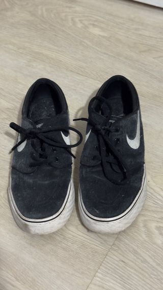 Zapatillas Nike SB Janoski - Negras