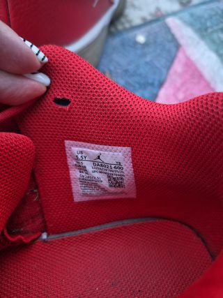 Zapatillas Jordan rojas 