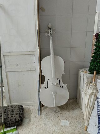 Violonchelo blanco decorativo