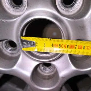 Un Neumático 225/45R17 + Llanta Mazda